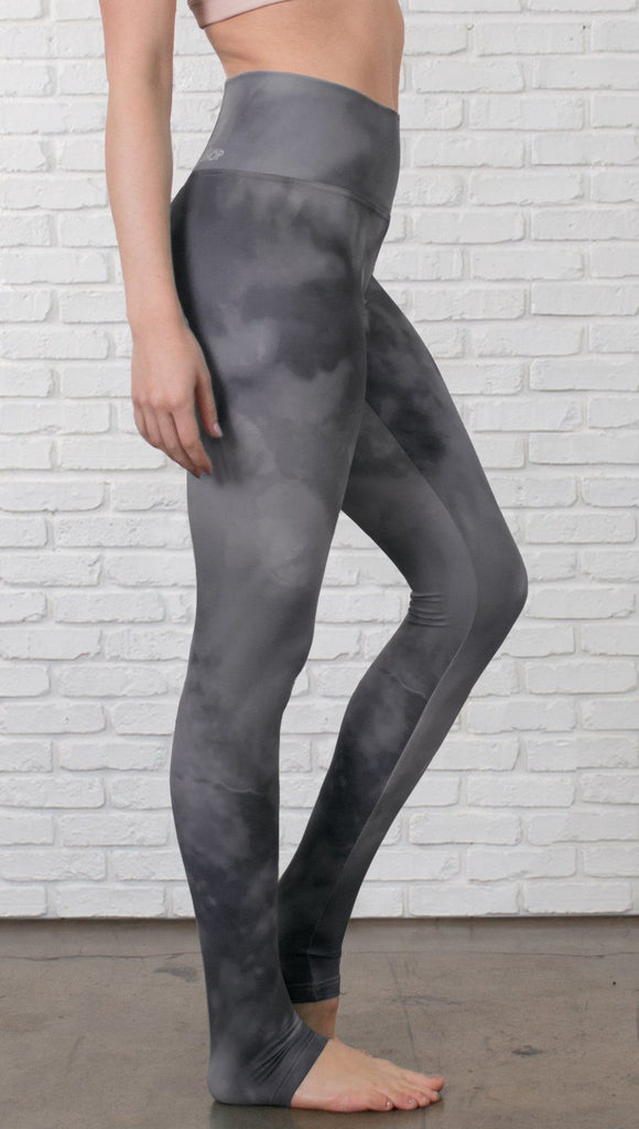 closeup right side view of model wearing grey cloud watercolor printed full length leggings